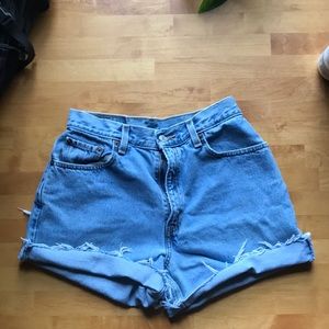High waisted Levi shorts